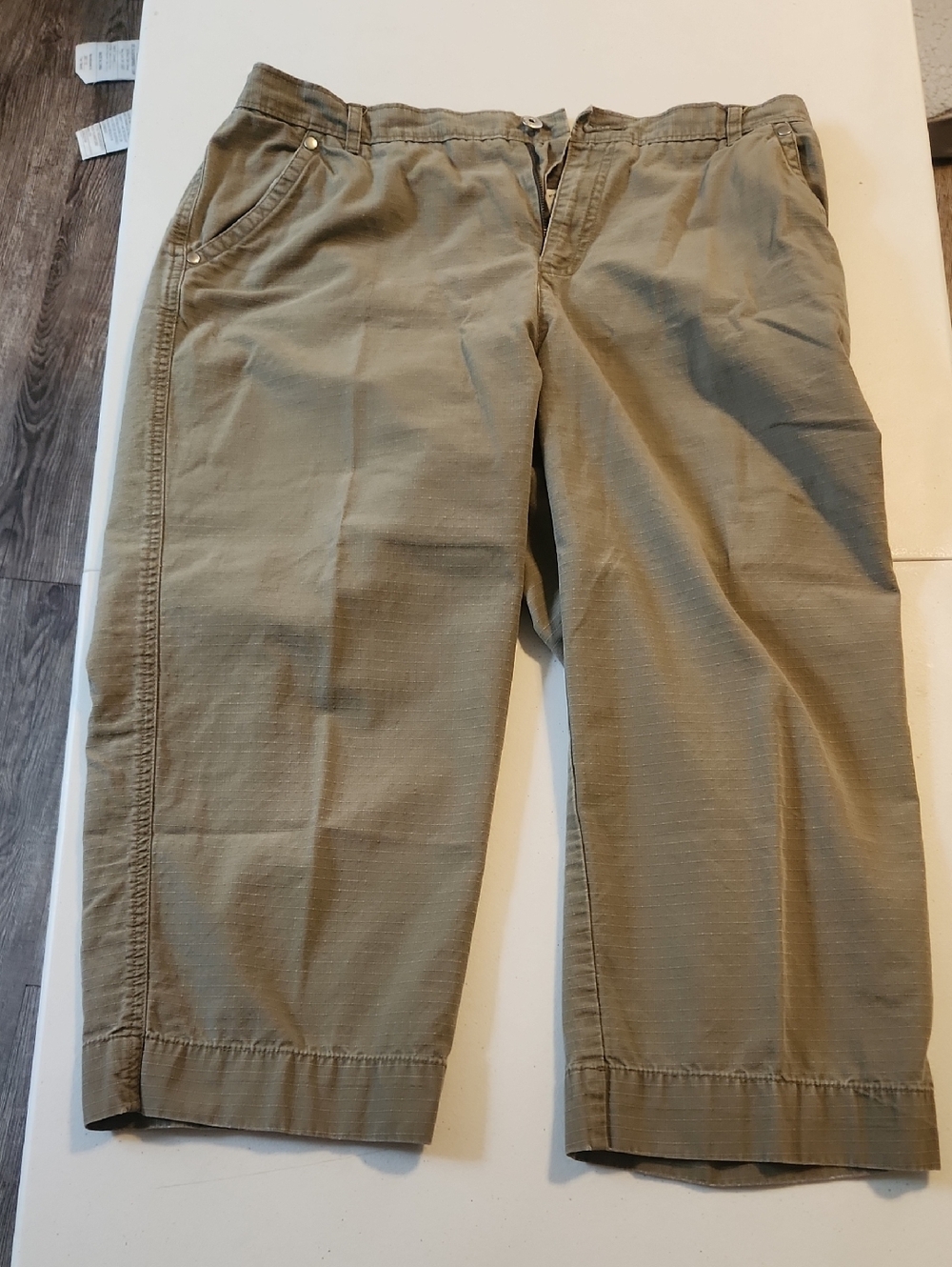 Women's Casual Khaki Capri Pants - Classic Fit